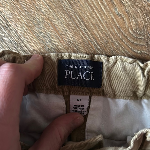 The Children’s Place Boys 5t Khaki Shorts - Picture 2 of 4